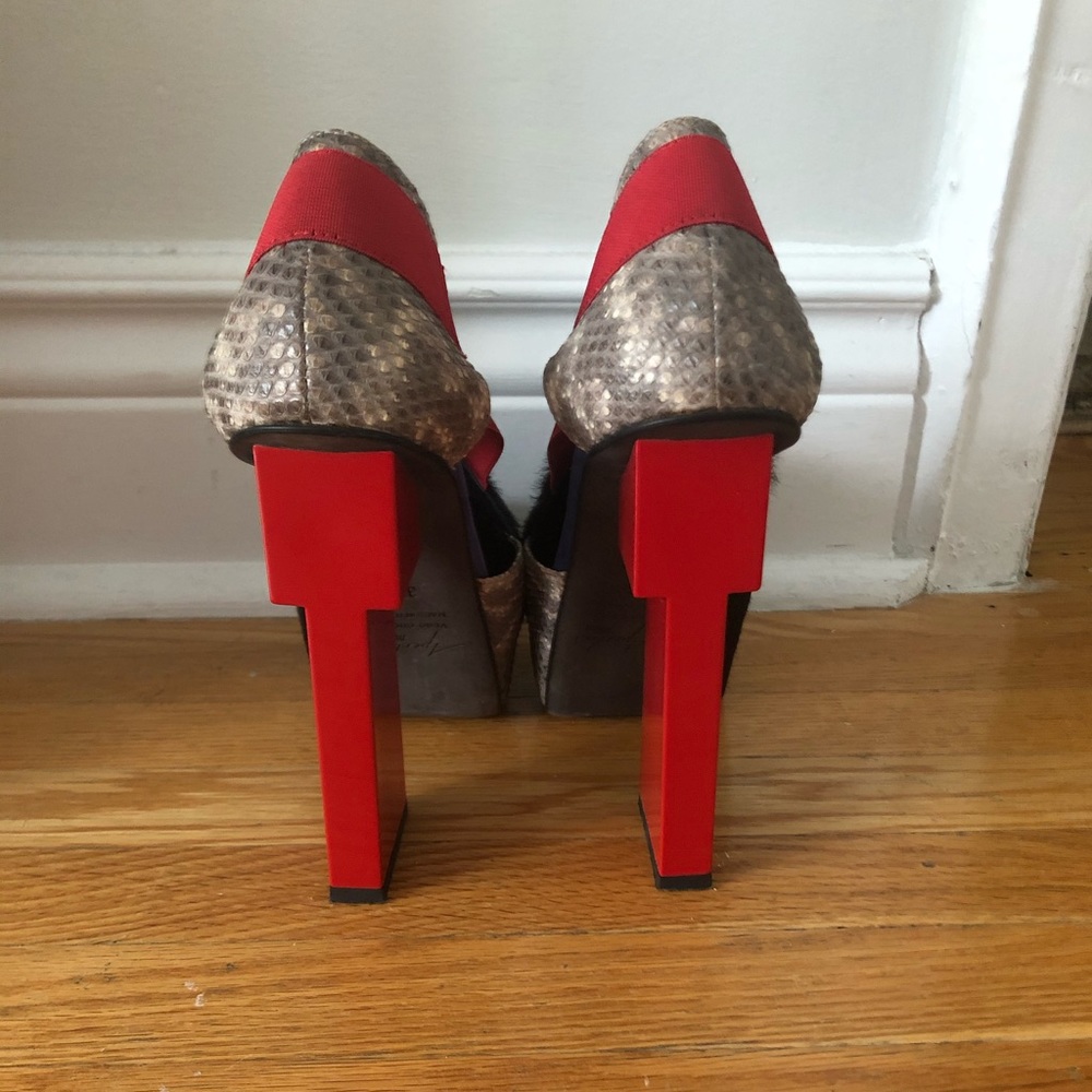 Aperlai snakeskin high heels.